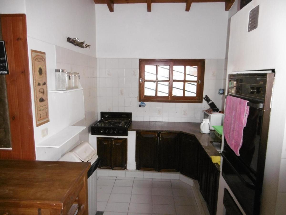Hostel La Casa De Tounens Puerto Madryn Ngoại thất bức ảnh